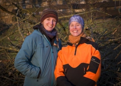 Nach getaner Arbeit: Greta Ehrhart (l.) und Frauke von Beesten (r.)